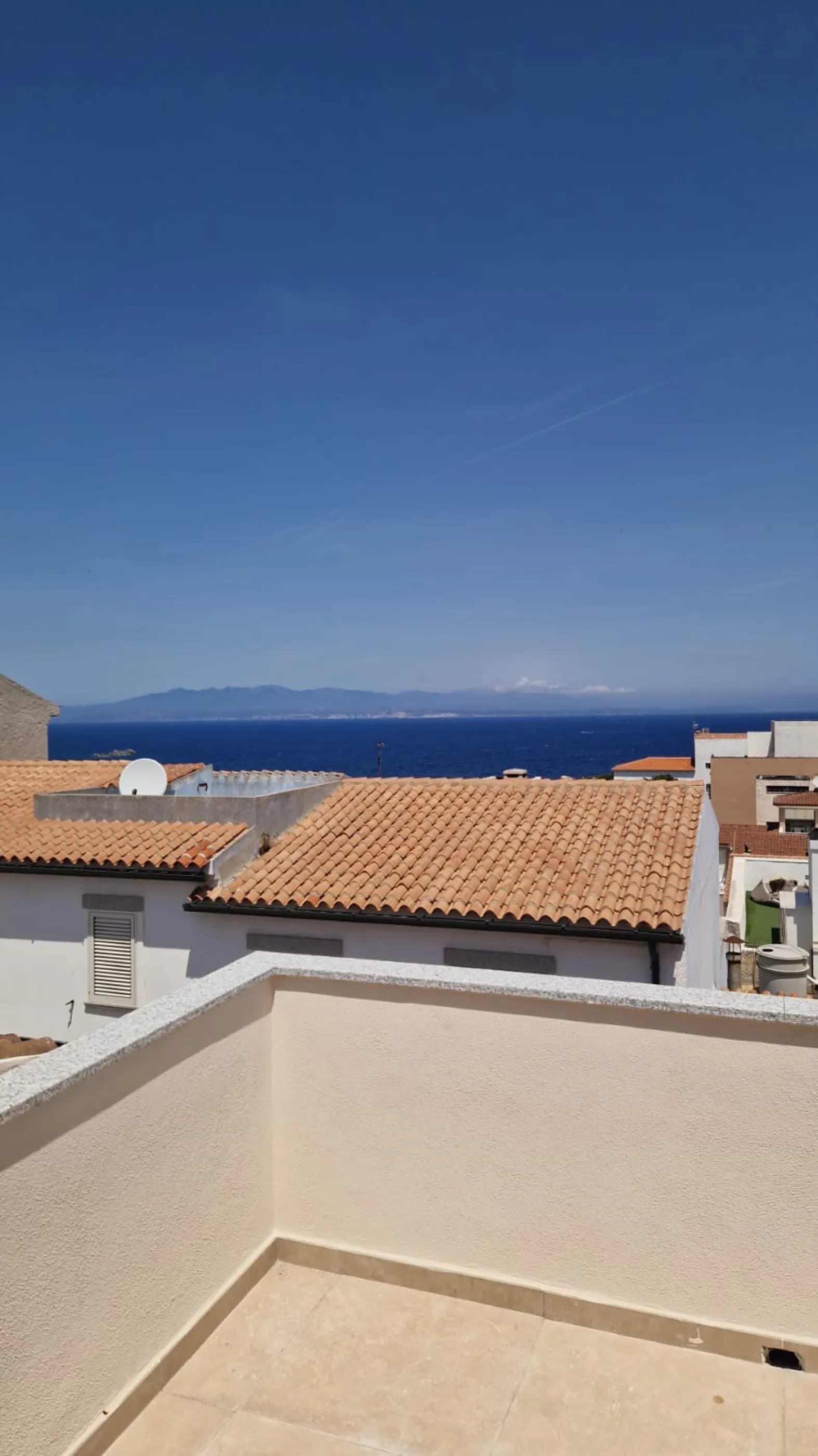 Terrazza panoramica con vista sul mare e sulla Corsica